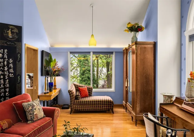 Photo 4 of Single family home for sale at 9602 NE 35th Place, Bellevue, WA 98004 | MLS# NWM2556355 | Listing updated on 2026-09-22