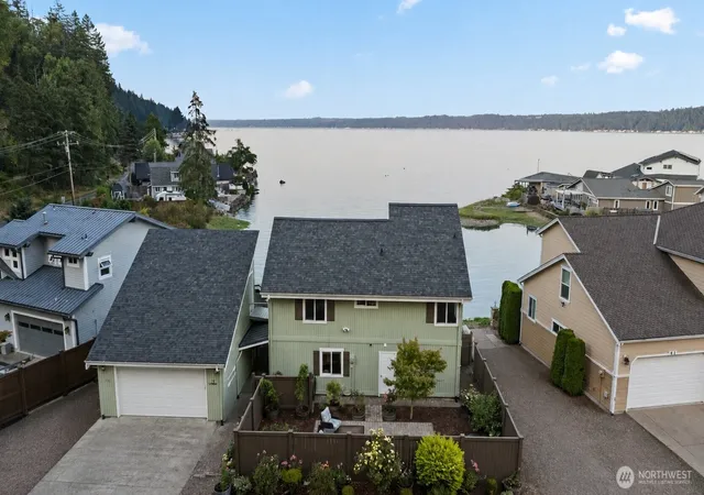 Photo 4 of Single family home for sale at 21 NE Belaire Dr, Belfair, WA 98528 | MLS# NWM2556520 | Listing updated on 2026-09-22