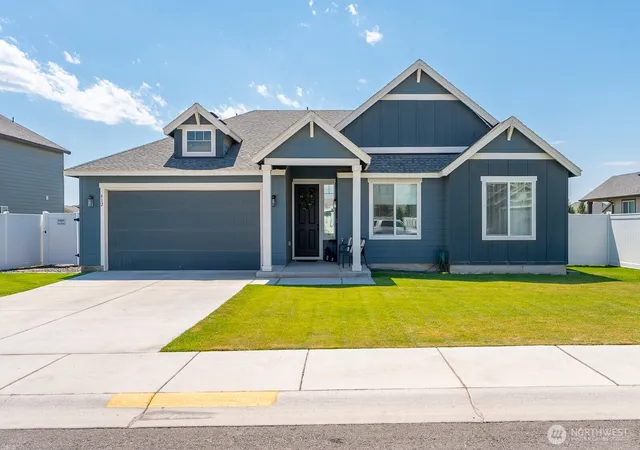 Photo 1 of Sale Pending at 412 Ne L St, Quincy, WA 98848 | MLS# NWM2556734 | Listing updated on 2026-09-23
