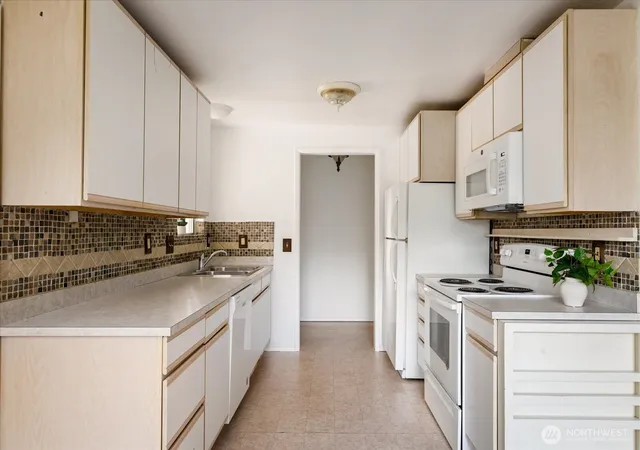 Photo 3 of Sale Pending at 4511 Woodland Cir, Oak Harbor, WA 98277 | MLS# NWM2557544 | Listing updated on 2026-09-25