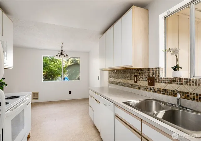 Photo 4 of Sale Pending at 4511 Woodland Cir, Oak Harbor, WA 98277 | MLS# NWM2557544 | Listing updated on 2026-09-25