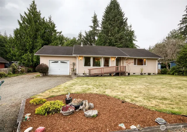 Photo 3 of Single family home for sale at 685 Copalis Beach Rd, Copalis Beach, WA 98535 | MLS# NWM2557596 | Listing updated on 2026-09-16