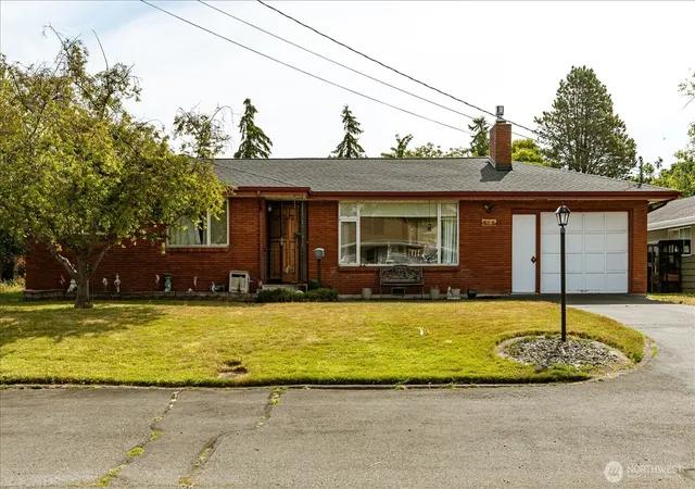 Photo 1 of Sale Pending at 532 Se Pasek St, Oak Harbor, WA 98277 | MLS# NWM2557903 | Listing updated on 2026-09-25