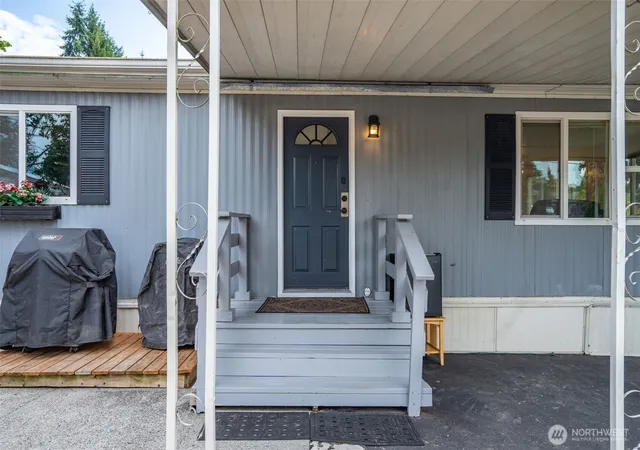 Photo 4 of Manufactured home for sale at 7301 NE 175th Street #101, Kenmore, WA 98028 | MLS# NWM2558196 | Listing updated on 2026-09-17