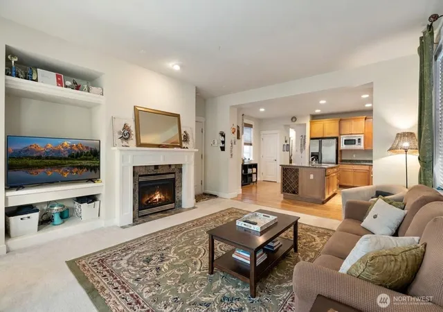 Photo 4 of Single family home for sale at 17252 NE 119th Way, Redmond, WA 98052 | MLS# NWM2558279 | Listing updated on 2026-09-23