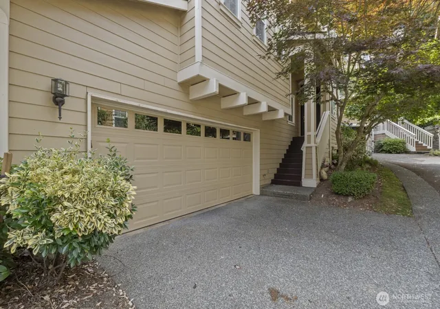 Photo 2 of Single family home for sale at 71 Sunset Ct Nw, Issaquah, WA 98027 | MLS# NWM2558389 | Listing updated on 2026-09-24