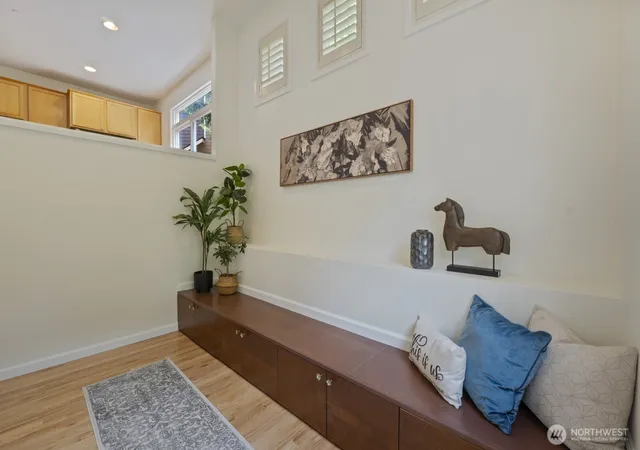Photo 3 of Single family home for sale at 71 Sunset Ct Nw, Issaquah, WA 98027 | MLS# NWM2558389 | Listing updated on 2026-09-24