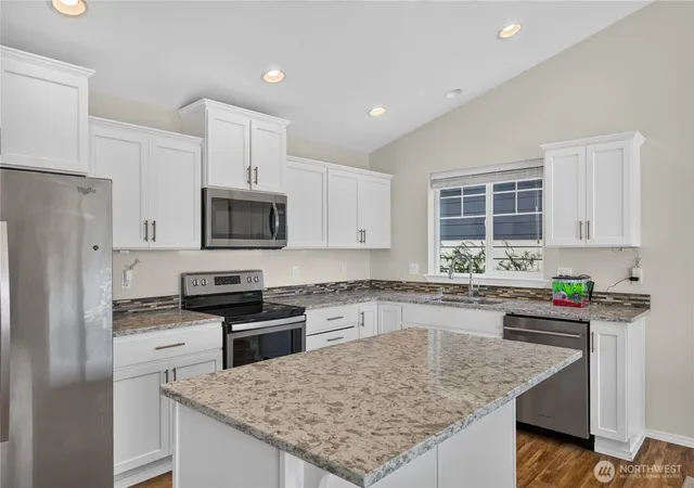 Photo 3 of Single family home for sale at 1477 W Gateway Hts Loop, Sedro Woolley, WA 98284 | MLS# NWM2558581 | Listing updated on 2026-09-29