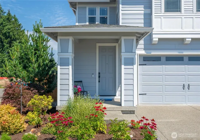 Photo 3 of Single family home for sale at 810 Burwood St Se, Lacey, WA 98503 | MLS# NWM2558907 | Listing updated on 2026-09-17