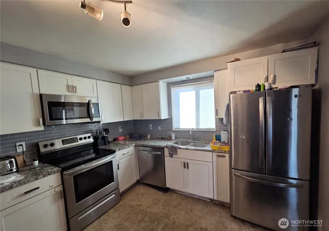 Photo 3 of Single family home for sale at 412 Mckenzie Ave Sw, Yelm, WA 98597 | MLS# NWM2559110 | Listing updated on 2026-09-26