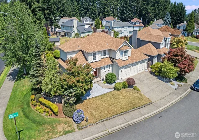 Photo 2 of Single family home for sale at 101 Eagle Ridge Dr E, Puyallup, WA 98374 | MLS# NWM2559346 | Listing updated on 2026-09-17