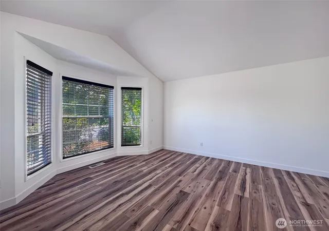 Photo 4 of Single family home for sale at 101 Eagle Ridge Dr E, Puyallup, WA 98374 | MLS# NWM2559346 | Listing updated on 2026-09-17