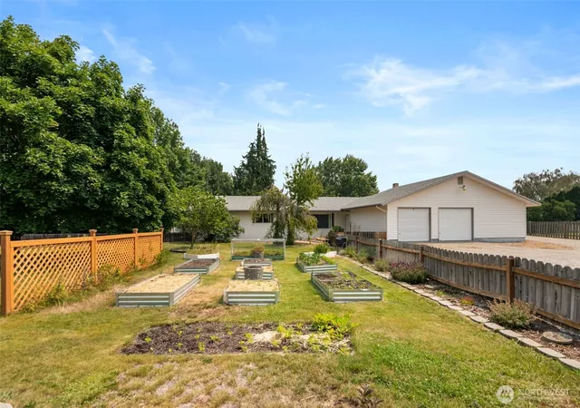 Photo 3 of Single family home for sale at 1809 Sorensen Ave, Wenatchee, WA 98801 | MLS# NWM2559447 | Listing updated on 2026-09-23