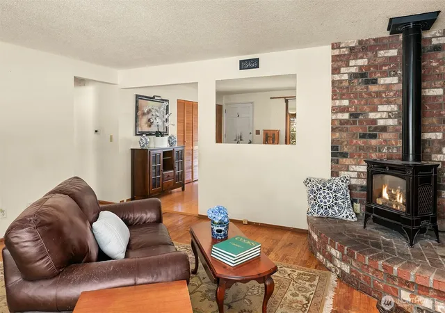 Photo 3 of Sale Pending at 1260 168th Avenue NE, Bellevue, WA 98008 | MLS# NWM2559604 | Listing updated on 2026-09-17