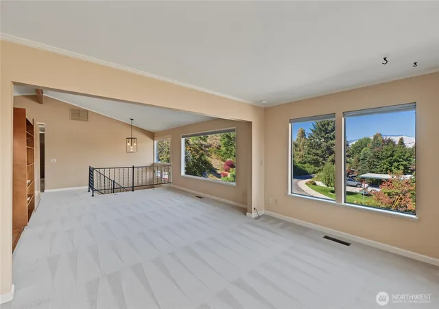 Photo 4 of Single family home for sale at 1617 Carson Ln, Wenatchee, WA 98801 | MLS# NWM2559746 | Listing updated on 2026-09-29