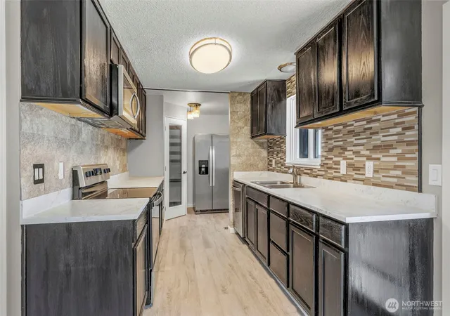 Photo 3 of Sale Pending at 202 Waters Rd, Castle Rock, WA 98611 | MLS# NWM2560354 | Listing updated on 2026-09-17