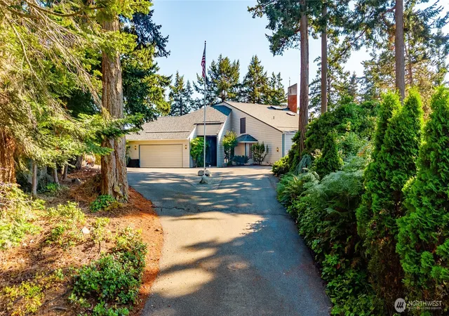 Photo 2 of Single family home for sale at 733 Tillamuk Dr, La Conner, WA 98257 | MLS# NWM2560372 | Listing updated on 2026-09-23