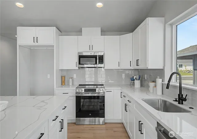 Photo 3 of Single family home for sale at 238 Parkside Pl, Ephrata, WA 98823 | MLS# NWM2560490 | Listing updated on 2026-09-21