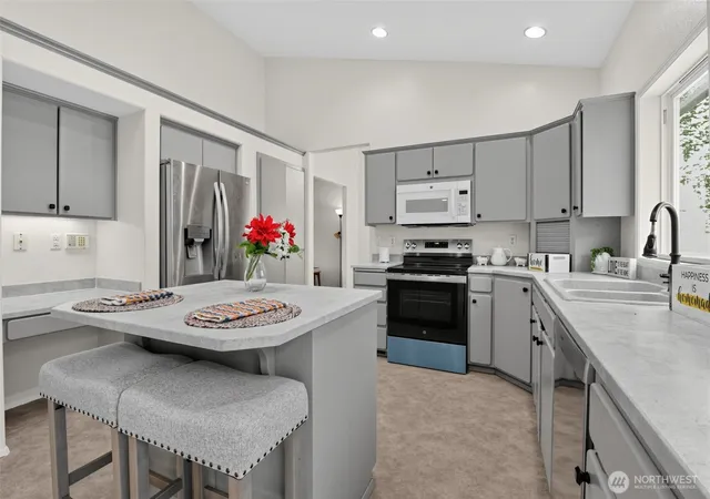 Photo 4 of Single family home for sale at 844 Holbeck Dr, Camano Island, WA 98282 | MLS# NWM2560587 | Listing updated on 2026-09-18