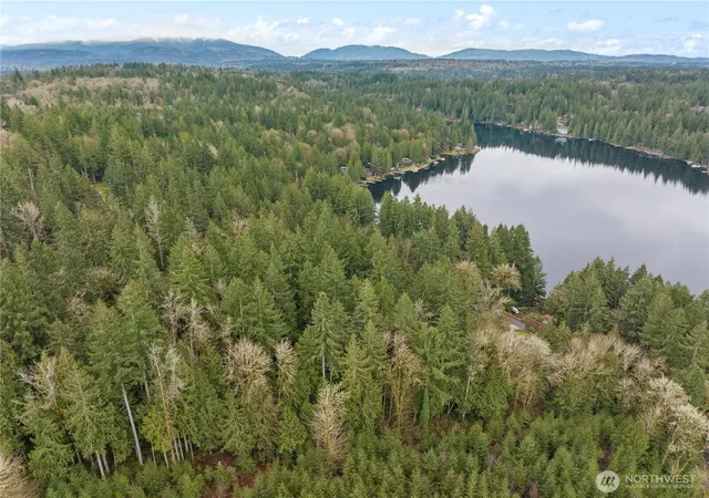 Photo 4 of Sale Pending at 3866 E Ames Lake Dr NE, Redmond, WA 98053 | MLS# NWM2560702 | Listing updated on 2026-09-24