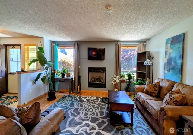 Photo 2 of Single family home for sale at 14611 Meadows Ct E, Tacoma, WA 98445 | MLS# NWM2561032 | Listing updated on 2026-09-17