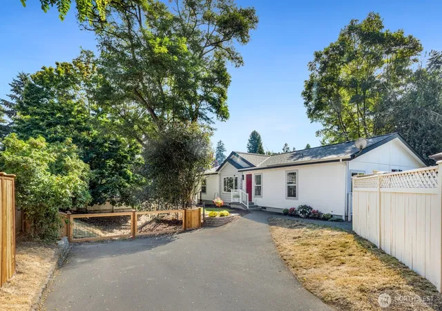 Photo 2 of Sale Pending at 17404 10th Avenue Ne #17408, Shoreline, WA 98155 | MLS# NWM2561056 | Listing updated on 2026-09-25
