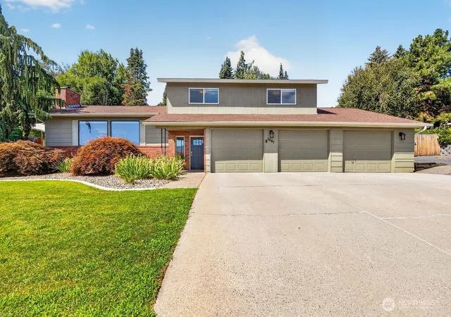 Photo 1 of Single family home for sale at 1607 Horselake Rd, Wenatchee, WA 98801 | MLS# NWM2561292 | Listing updated on 2026-09-30