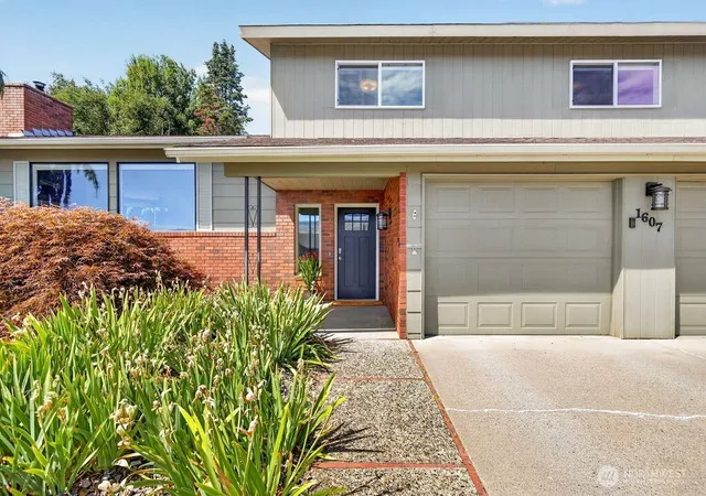 Photo 4 of Single family home for sale at 1607 Horselake Rd, Wenatchee, WA 98801 | MLS# NWM2561292 | Listing updated on 2026-09-30
