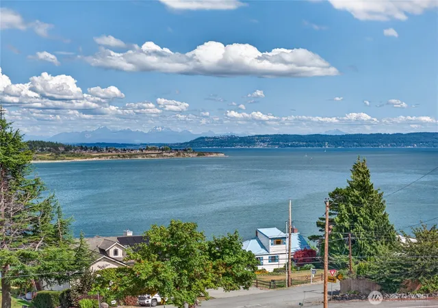 Photo 2 of Single family home for sale at 578 Sw Shelley Ln, Oak Harbor, WA 98277 | MLS# NWM2561335 | Listing updated on 2026-09-28