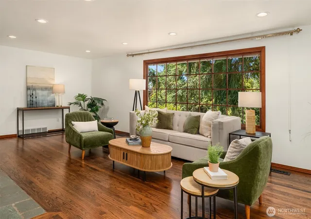Photo 4 of Single family home for sale at 2805 124th Place NE, Bellevue, WA 98005 | MLS# NWM2561516 | Listing updated on 2026-10-01