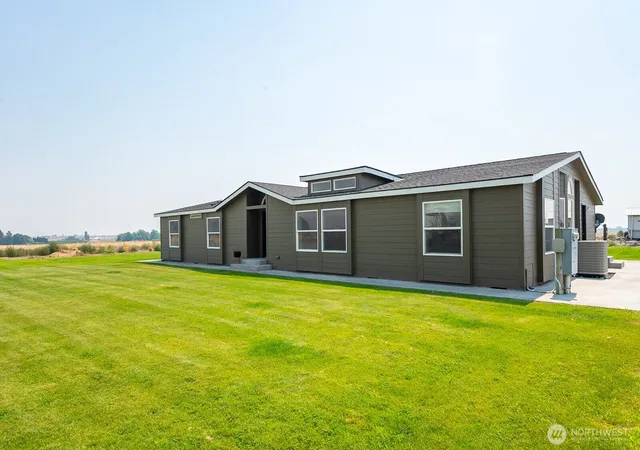 Manufactured home for sale at 8379 Road 10 NW, Ephrata, WA 98823 | MLS# NWM2561609