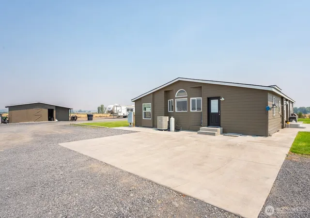 Photo 3 of Manufactured home for sale at 8379 Road 10 Nw, Ephrata, WA 98823 | MLS# NWM2561609 | Listing updated on 2026-09-17
