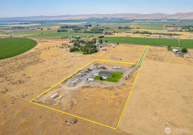 Photo 3 of Manufactured home for sale at 8379 Road 10 NW, Ephrata, WA 98823 | MLS# NWM2561609 | Listing updated on 2026-09-17