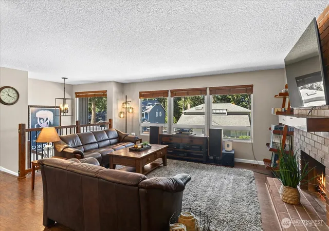 Photo 3 of Single family home for sale at 30718 5th Place S, Federal Way, WA 98003 | MLS# NWM2561694 | Listing updated on 2026-09-17