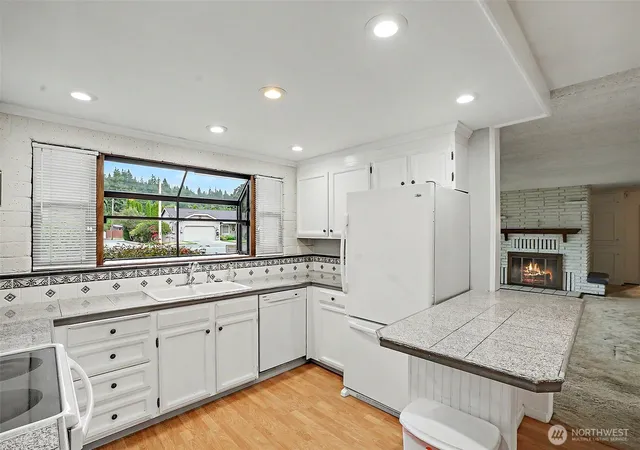 Photo 3 of Sale Pending at 415 R St NE, Auburn, WA 98002 | MLS# NWM2561782 | Listing updated on 2026-10-01