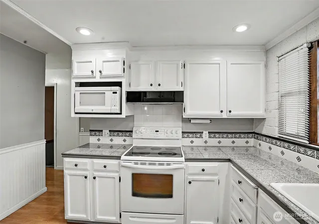 Photo 4 of Sale Pending at 415 R St NE, Auburn, WA 98002 | MLS# NWM2561782 | Listing updated on 2026-10-01