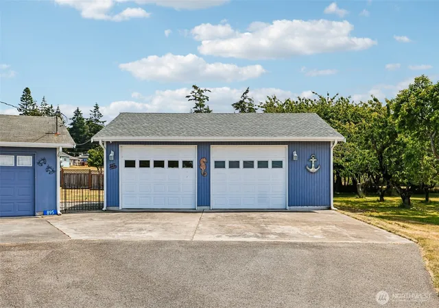 Photo 3 of Single family home for sale at 895 Prairie View Ave, Coupeville, WA 98239 | MLS# NWM2562097 | Listing updated on 2026-09-23