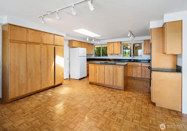 Photo 4 of Single family home for sale at 3621 81st Avenue SE, Mercer Island, WA 98040 | MLS# NWM2562515 | Listing updated on 2026-09-23