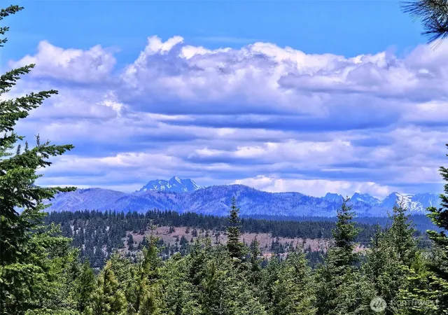 Photo 3 of Single family home for sale at 2461 Big Horn Way, Cle Elum, WA 98922 | MLS# NWM2562614 | Listing updated on 2026-09-30