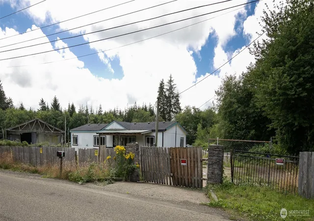 Photo 3 of Single family home for sale at 3 Copalis Beach Rd, Copalis Beach, WA 98535 | MLS# NWM2562630 | Listing updated on 2026-09-16