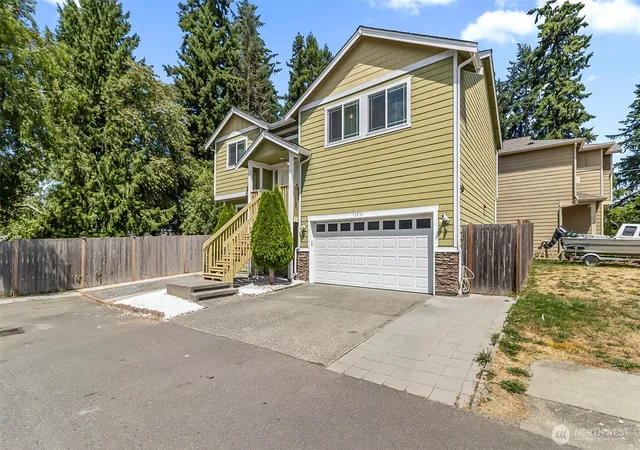 Photo 3 of Sale Pending at 12520 24th Place W, Everett, WA 98204 | MLS# NWM2562697 | Listing updated on 2026-09-08