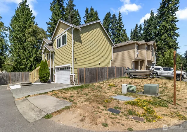 Photo 3 of Sale Pending at 12520 24th Place W, Everett, WA 98204 | MLS# NWM2562697 | Listing updated on 2026-09-08