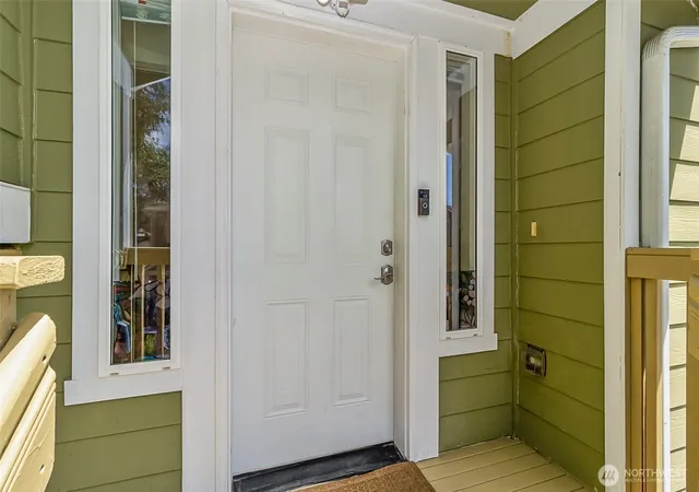Photo 4 of Sale Pending at 12520 24th Place W, Everett, WA 98204 | MLS# NWM2562697 | Listing updated on 2026-09-08