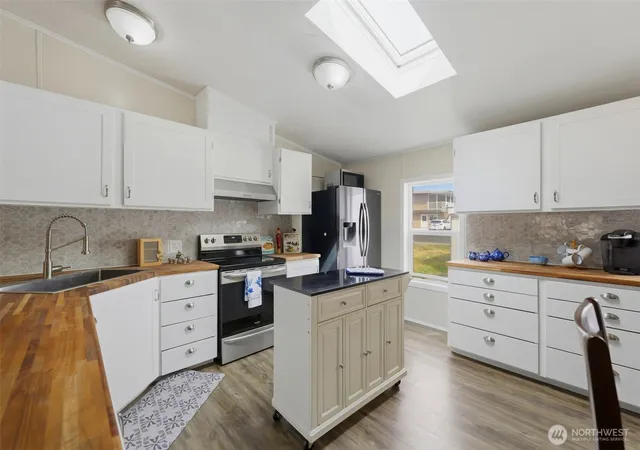 Photo 2 of Manufactured home for sale at 10601 63rd Street Ct E #60, Puyallup, WA 98372 | MLS# NWM2562712 | Listing updated on 2026-09-23
