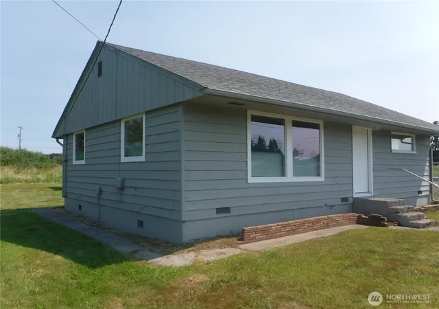 Photo 2 of Single family home for sale at 816 Polk St, Aberdeen, WA 98520 | MLS# NWM2563163 | Listing updated on 2026-10-02