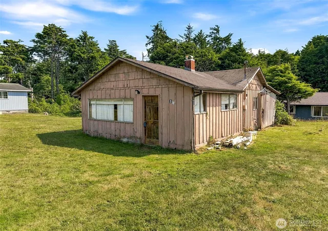 Single family home for sale at 12 Aberdeen St, Copalis Beach, WA 98535 | MLS# NWM2563167