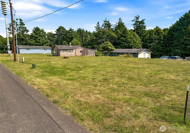 Photo 2 of Single family home for sale at 12 Aberdeen St, Copalis Beach, WA 98535 | MLS# NWM2563167 | Listing updated on 2026-09-23
