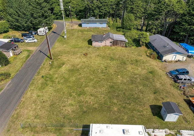 Photo 3 of Single family home for sale at 12 Aberdeen St, Copalis Beach, WA 98535 | MLS# NWM2563167 | Listing updated on 2026-09-23