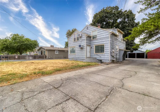 Photo 1 of Sale Pending at 904 Se Birch Ave, College Place, WA 99324 | MLS# NWM2563192 | Listing updated on 2026-09-28