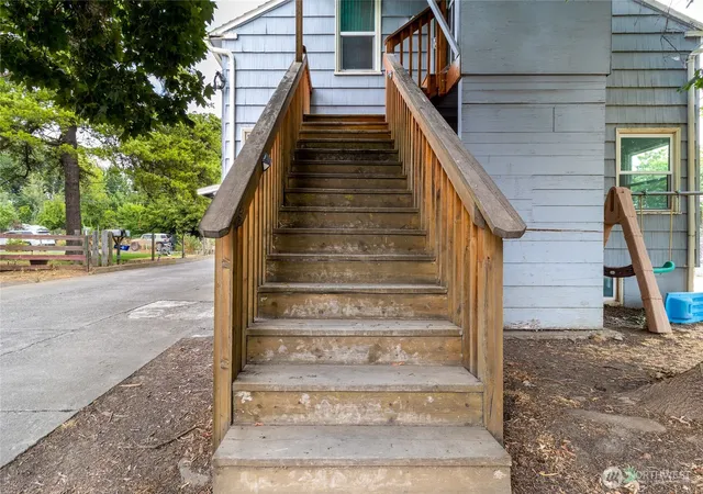 Photo 3 of Sale Pending at 904 Se Birch Ave, College Place, WA 99324 | MLS# NWM2563192 | Listing updated on 2026-09-28